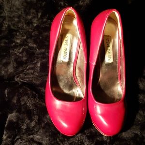 Steve Madden red pumps